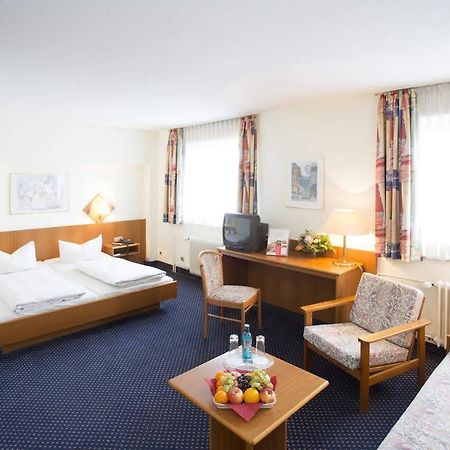 Trip Inn Hotel Frankfurt Airport リュッセルスハイム エクステリア 写真