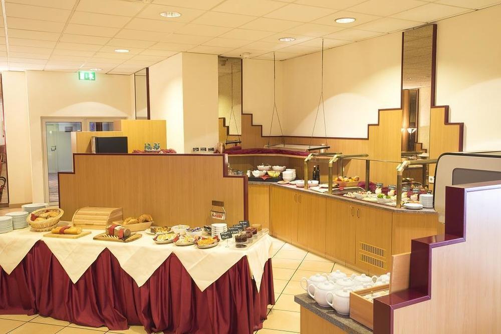 Trip Inn Hotel Frankfurt Airport リュッセルスハイム レストラン 写真