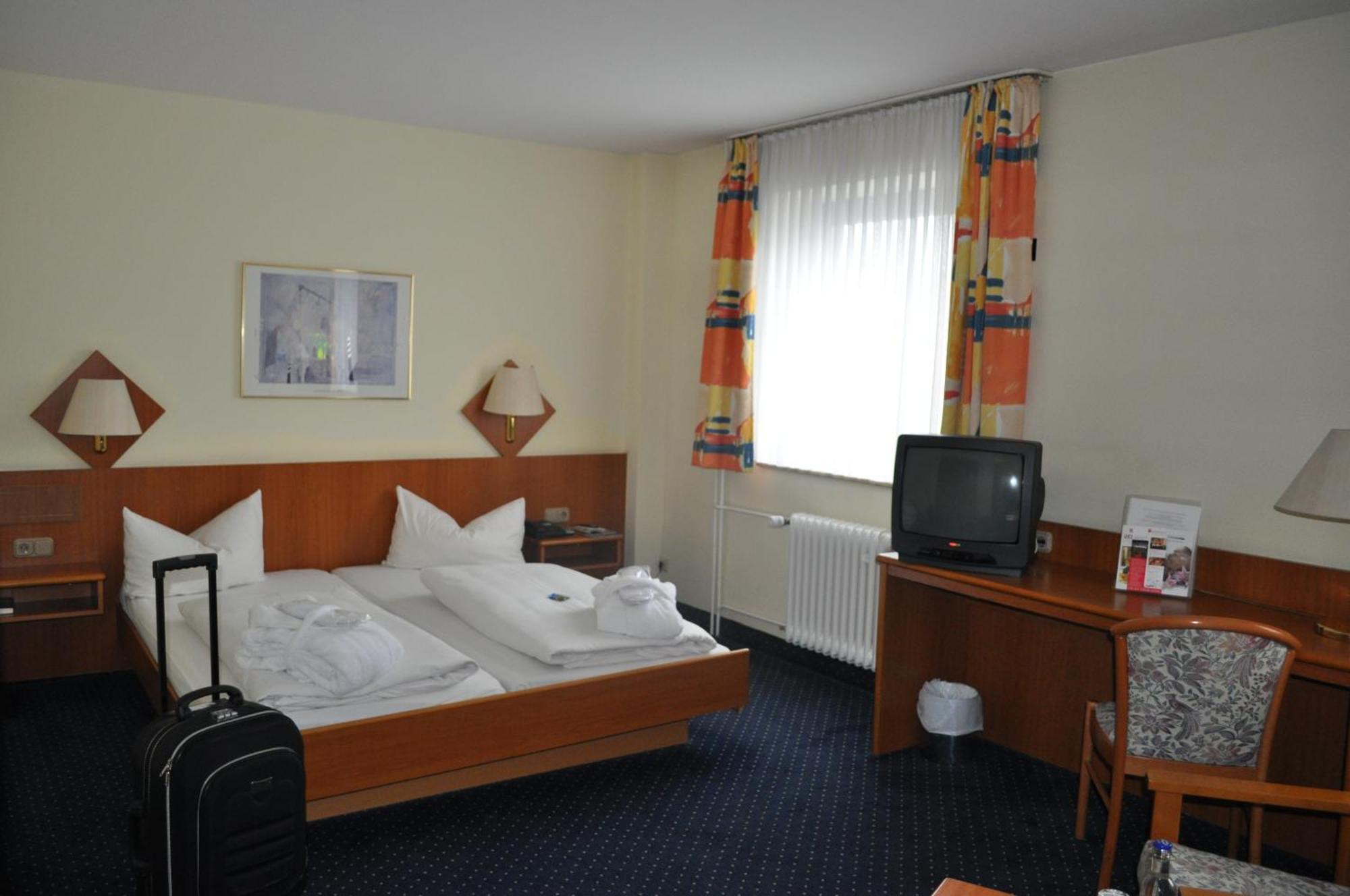 Trip Inn Hotel Frankfurt Airport リュッセルスハイム エクステリア 写真