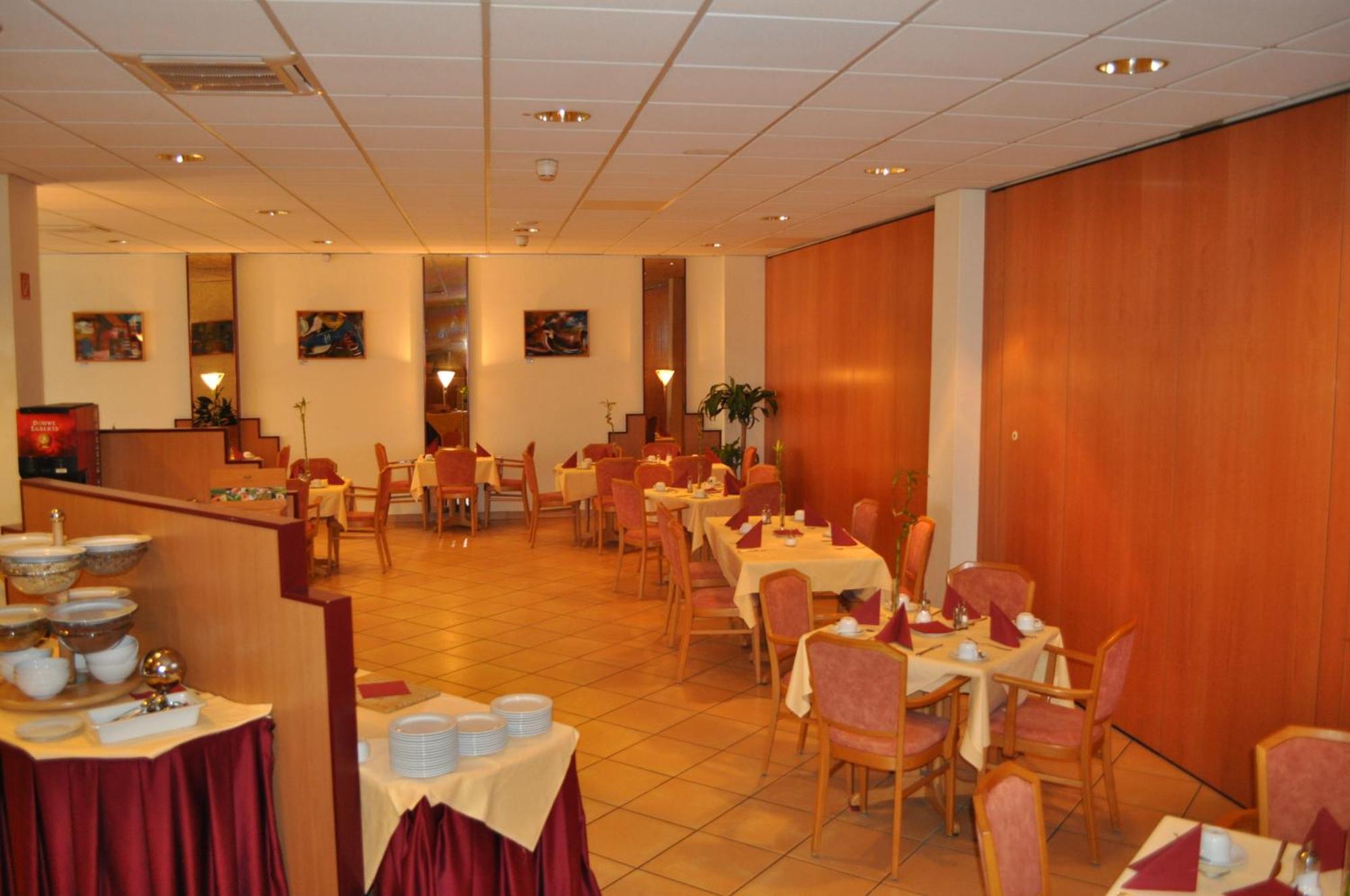 Trip Inn Hotel Frankfurt Airport リュッセルスハイム エクステリア 写真