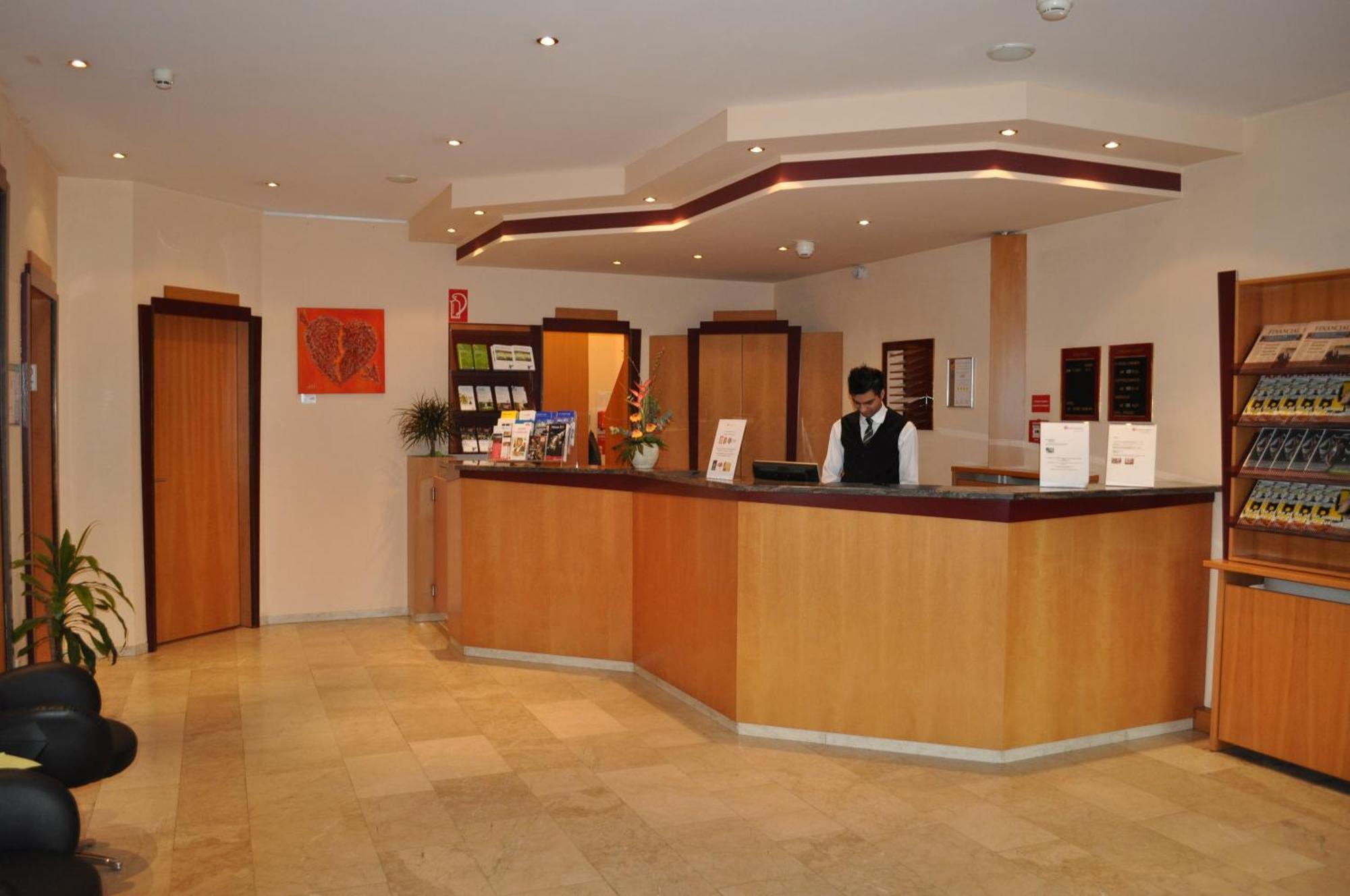 Trip Inn Hotel Frankfurt Airport リュッセルスハイム エクステリア 写真