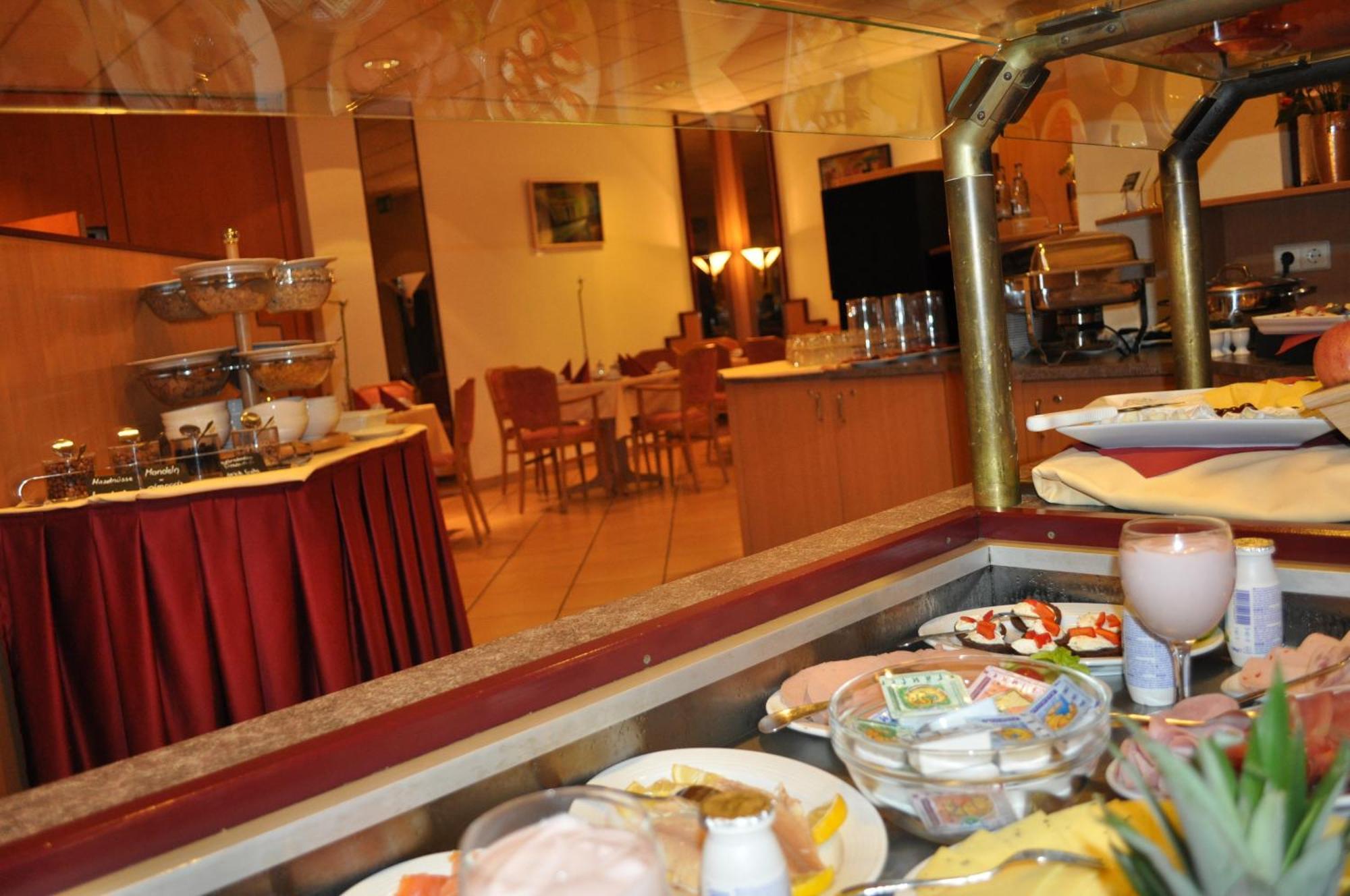 Trip Inn Hotel Frankfurt Airport リュッセルスハイム エクステリア 写真