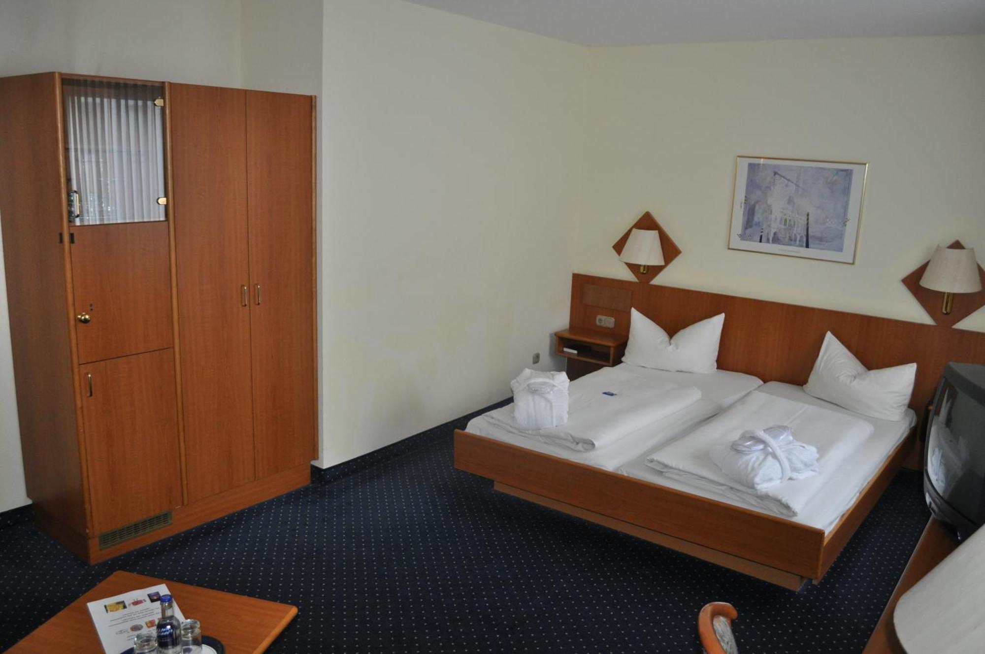 Trip Inn Hotel Frankfurt Airport リュッセルスハイム エクステリア 写真