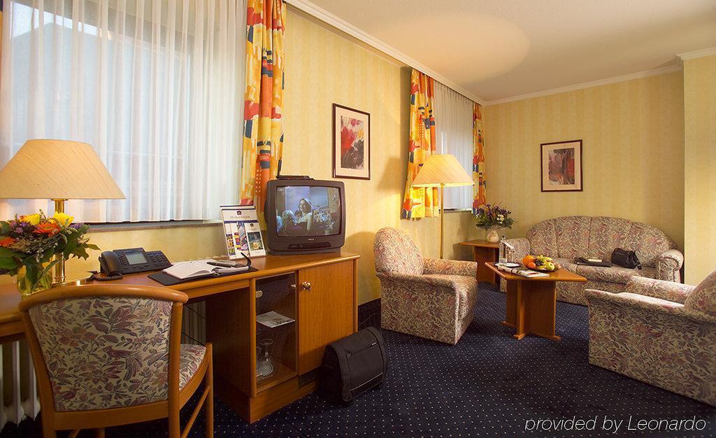 Trip Inn Hotel Frankfurt Airport リュッセルスハイム エクステリア 写真