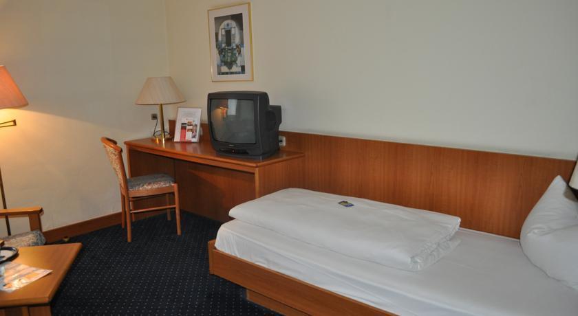 Trip Inn Hotel Frankfurt Airport リュッセルスハイム エクステリア 写真