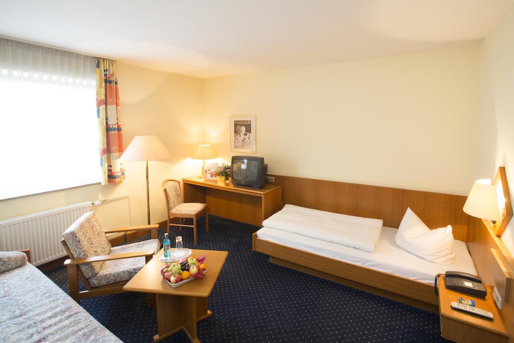 Trip Inn Hotel Frankfurt Airport リュッセルスハイム エクステリア 写真