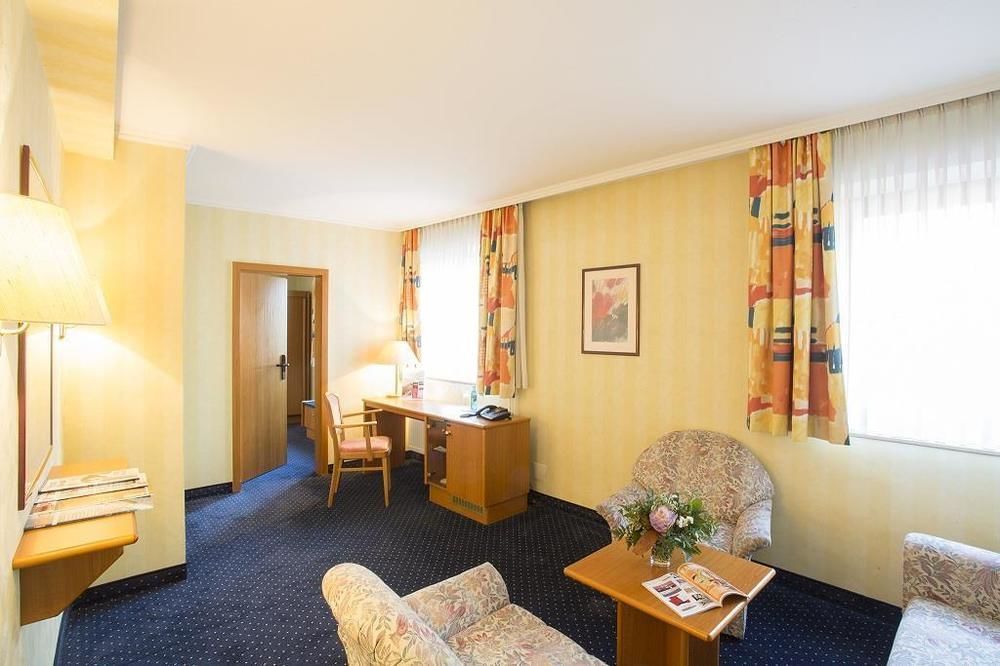Trip Inn Hotel Frankfurt Airport リュッセルスハイム エクステリア 写真