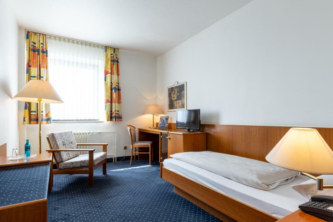 Trip Inn Hotel Frankfurt Airport リュッセルスハイム エクステリア 写真