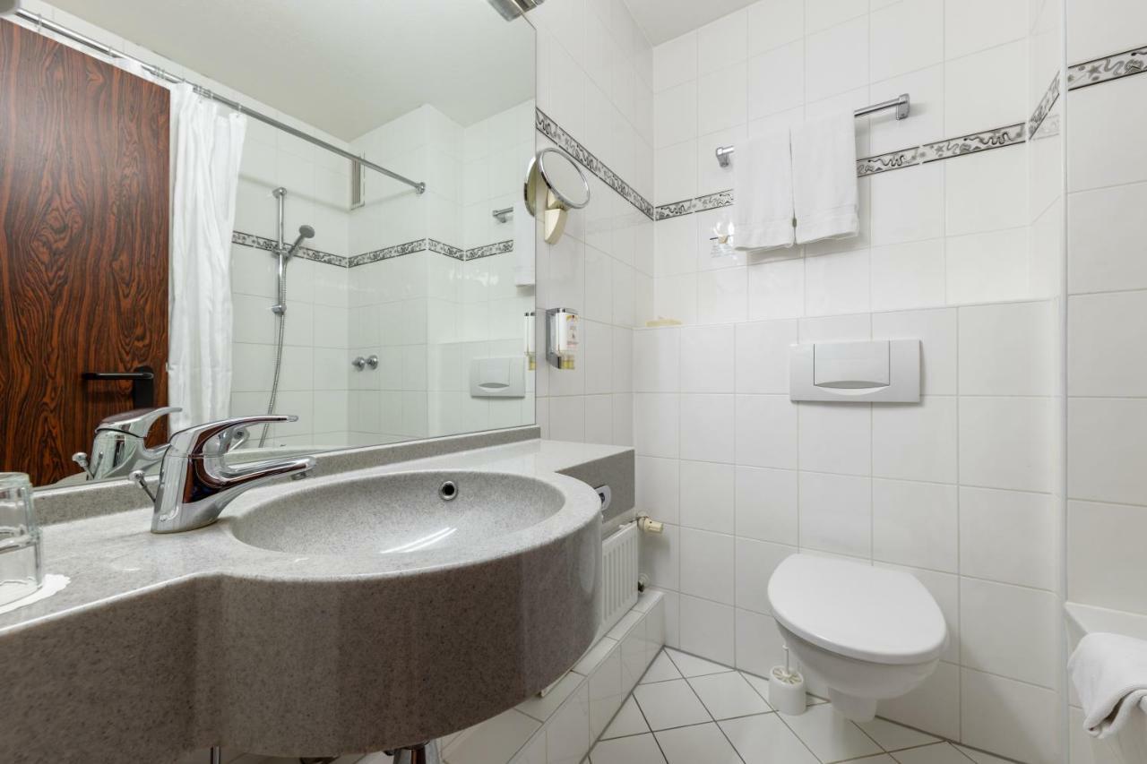 Trip Inn Hotel Frankfurt Airport リュッセルスハイム エクステリア 写真