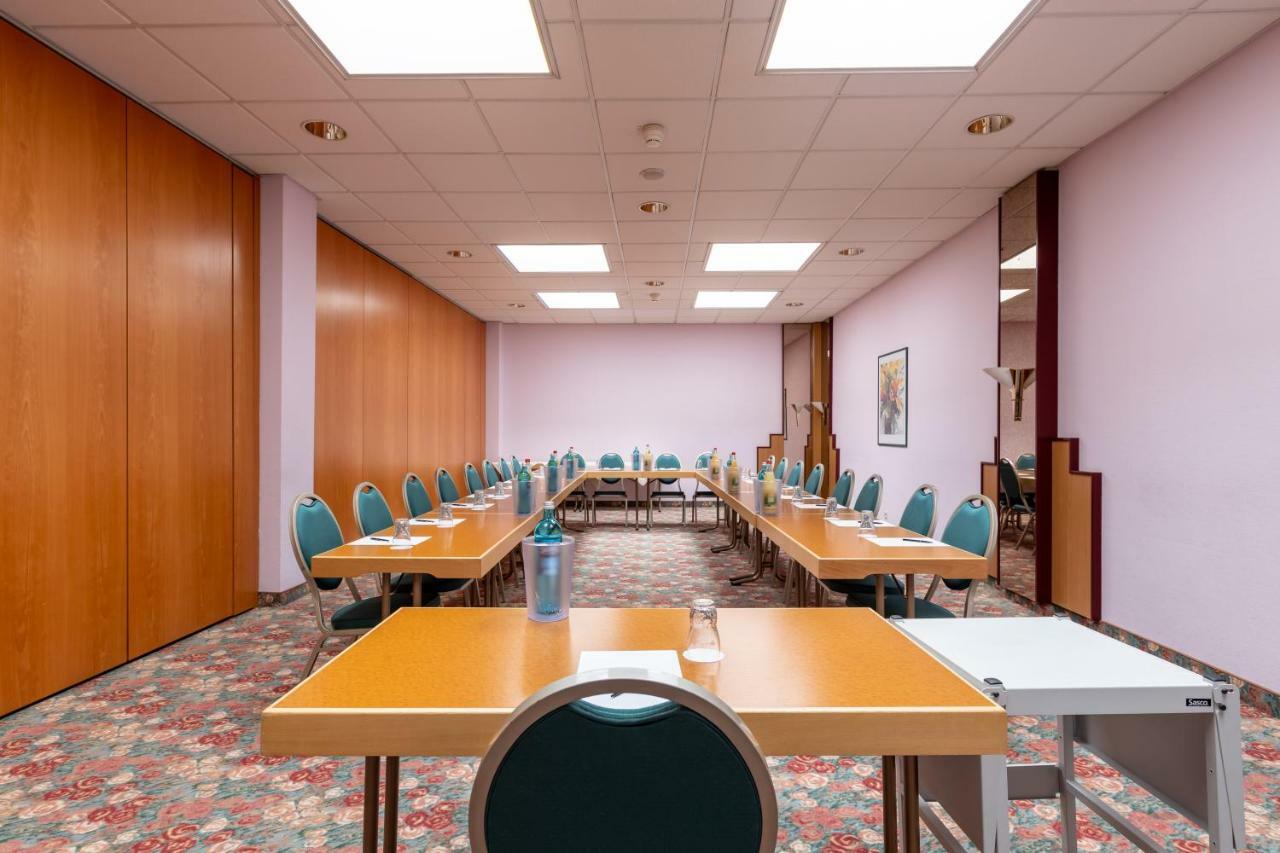 Trip Inn Hotel Frankfurt Airport リュッセルスハイム エクステリア 写真