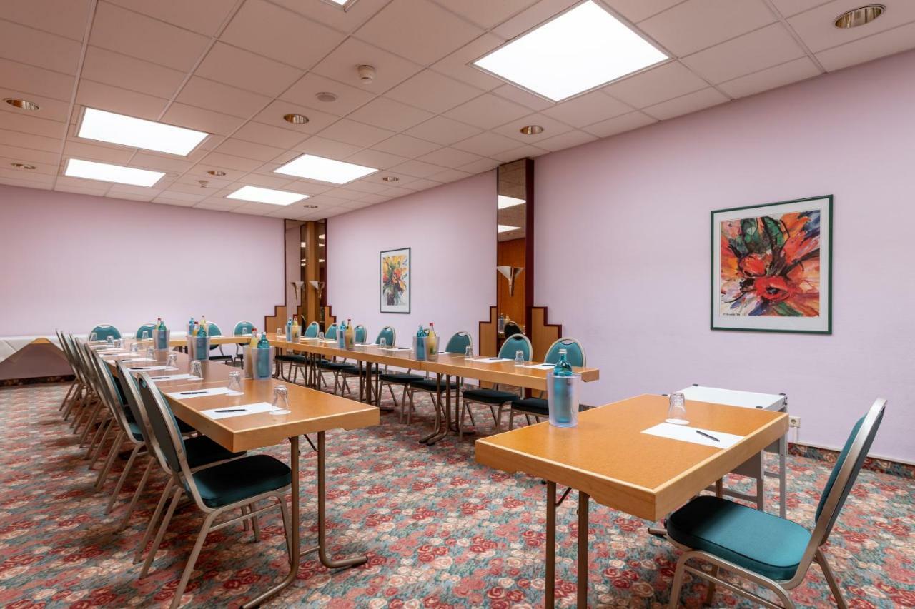 Trip Inn Hotel Frankfurt Airport リュッセルスハイム エクステリア 写真