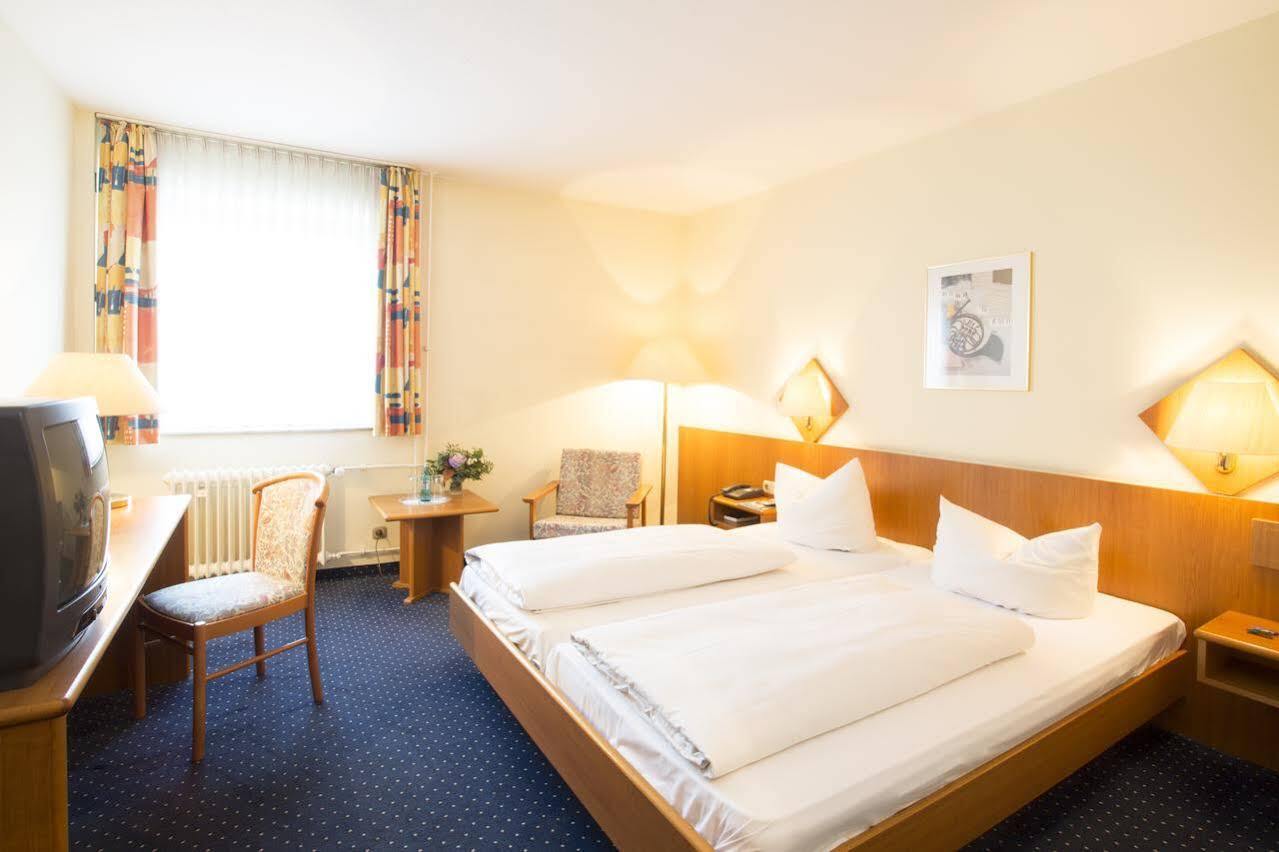 Trip Inn Hotel Frankfurt Airport リュッセルスハイム エクステリア 写真